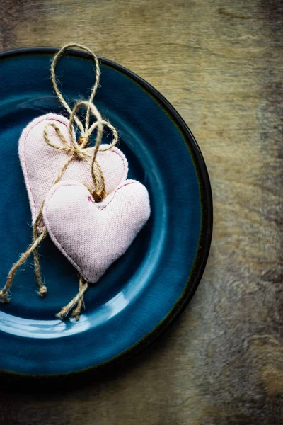 Table setting with hearts — Stock Photo, Image