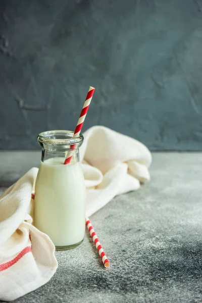 Stáčírna mléka na kuchyni — Stock fotografie