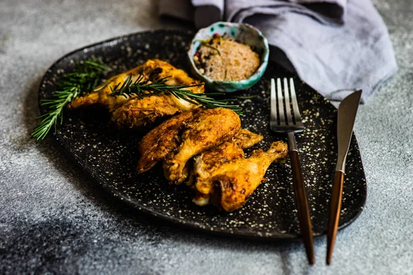 Grilled chicken with rosemary — Stock Photo, Image