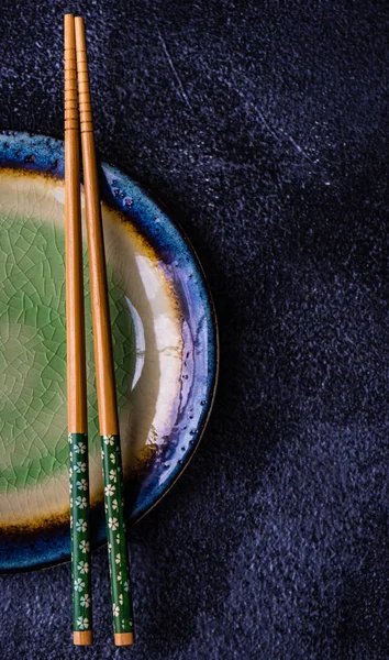 Cadre de table asiatique avec baguettes — Photo