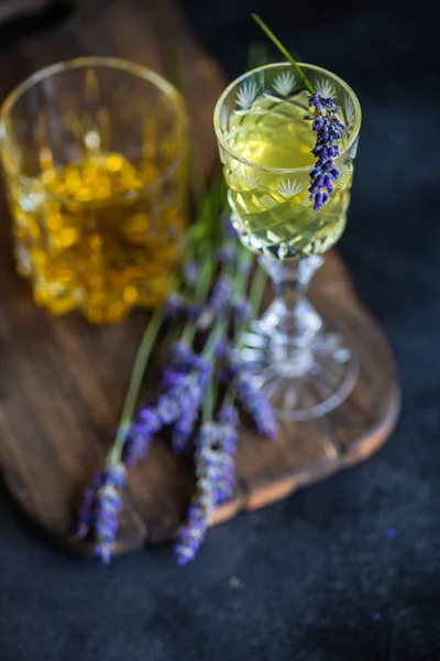 Traditionella italienska alcoho dryck limoncello — Stockfoto