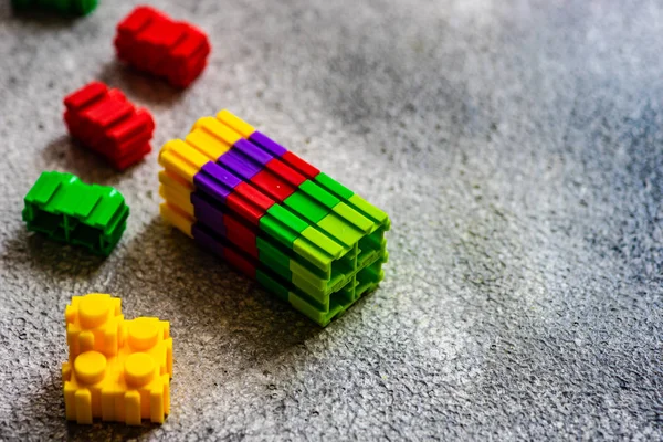 Brinquedo cores brilhantes blocos — Fotografia de Stock