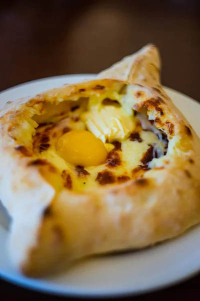 Georgian adjarian khachapuri — Stock Photo, Image