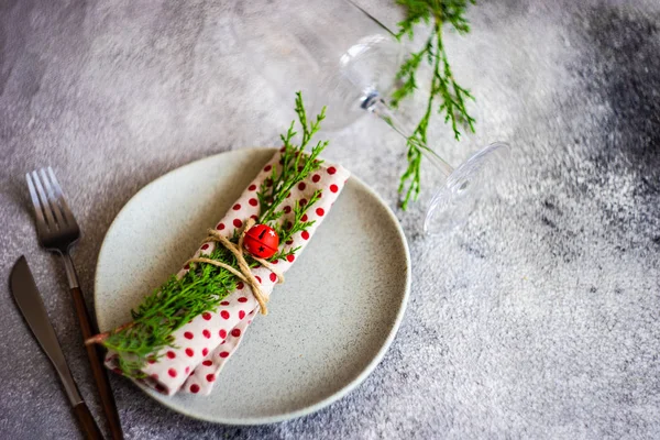 Rustic table setting for Christmas dinner — Stock Photo, Image