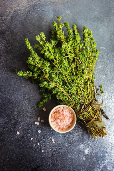 Ombalo herb and sea salt — Stock Photo, Image