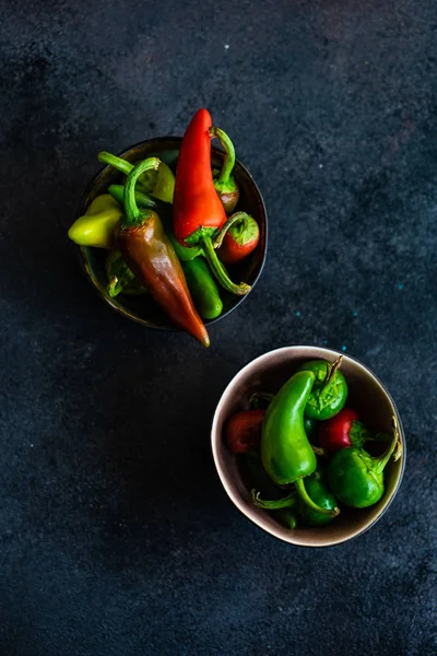 Pimentos de páprica em uma tigela — Fotografia de Stock