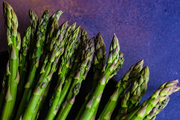 Biologisch Voedingsconcept Met Asperges Stenen Tafel Met Kopieerruimte — Stockfoto