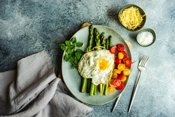 Organikus Grillezett Spárga Szolgált Egészséges Keto Ebéd Háttér Másolási Hely — Stock Fotó