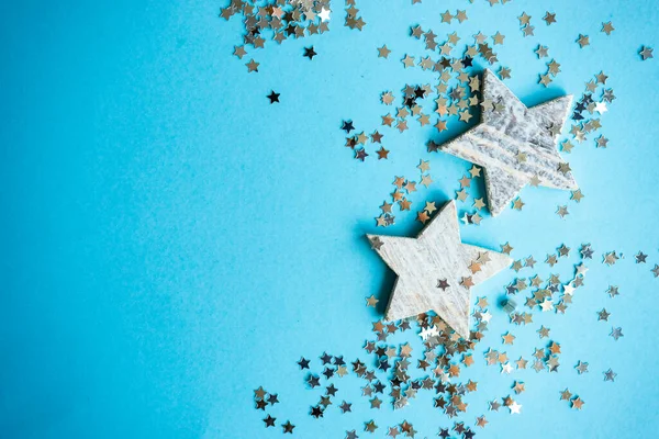 Conceito Cartão Natal Festivo Com Decoração Forma Estrela Fundo Azul — Fotografia de Stock