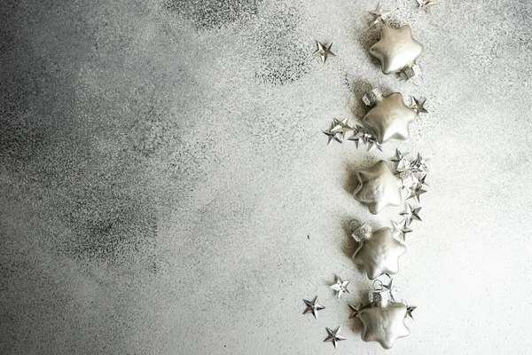 Conceito Cartão Natal Festivo Com Decoração Forma Estrela Fundo Concreto — Fotografia de Stock