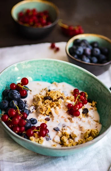 Breakfast Food Concept Cereals Yogurt Berries Concrete Background Copy Space — Stock Photo, Image