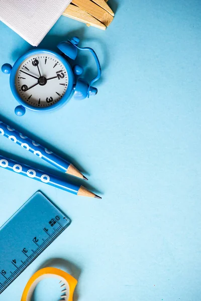 Terug Naar School Plat Blauwe Achtergrond Met Kopieerruimte — Stockfoto