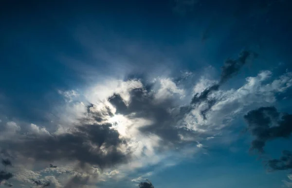 Blå Himmel Och Moln Som Naturlig Bakgrund — Stockfoto