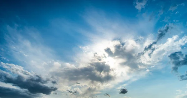 Blå Himmel Och Moln Som Naturlig Bakgrund — Stockfoto