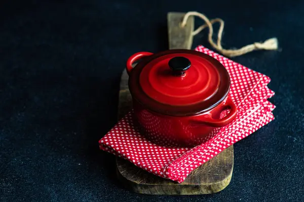 Red Ceramic Pot Dark Concrete Table Cooking Concept — Stock Photo, Image
