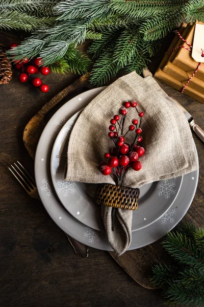 Ajuste Mesa Navidad Con Decoración Navideña Mesa Rústica Con Espacio — Foto de Stock