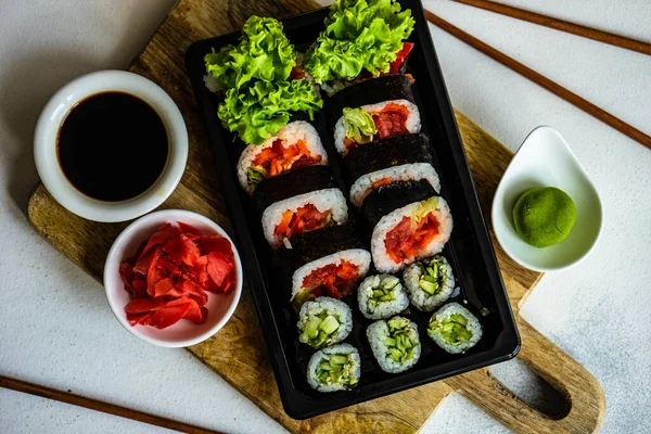 Set Sushi Con Futo Maki Kappa Maki Servido Mesa Piedra — Foto de Stock