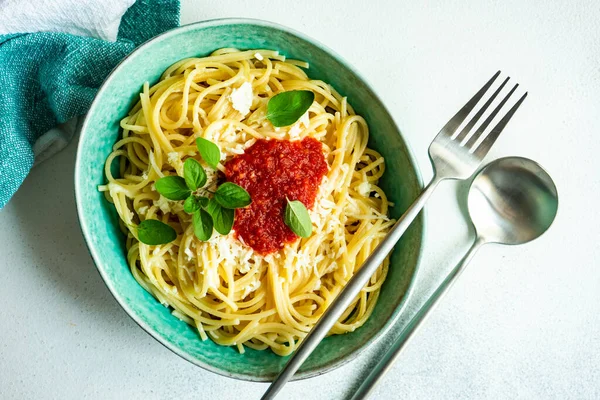 Cuenco Con Pasta Saludable Con Salsa Tomate Hierba Orégano Sobre —  Fotos de Stock