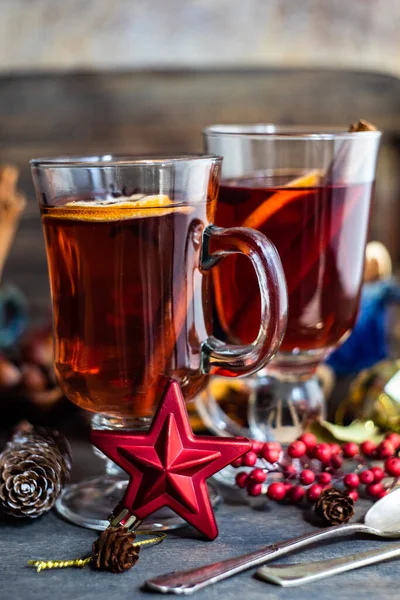 Vinho Moído Apimentado Gluehwein Com Laranjas Anis Star Canela Bagas — Fotografia de Stock