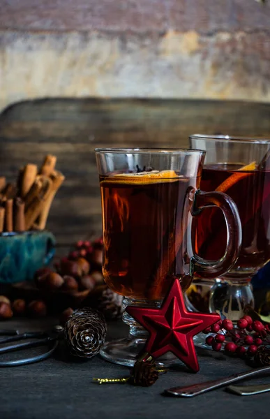 Vinho Moído Apimentado Gluehwein Com Laranjas Anis Star Canela Bagas — Fotografia de Stock