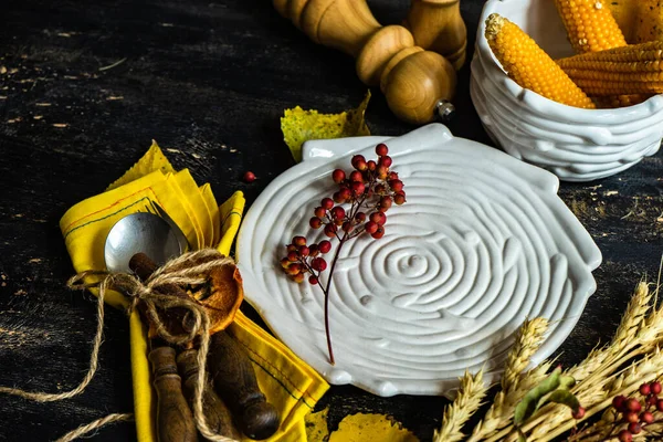 Święto Dziękczynienia Lub Jesienna Koncepcja Zbiorów Ramą Orzechami Jagodami Warzywami — Zdjęcie stockowe