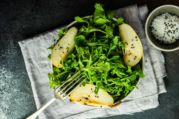 Organic Food Concept Fresh Raw Rucola Leaves Pear Slices Sesame — Stock Photo, Image