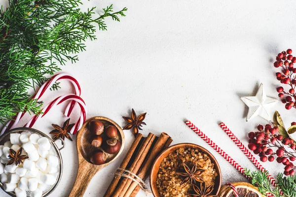 Weihnachtliches Kochkonzept Mit Zutaten Für Plätzchenbacken Und Glühwein Auf Rustikalem — Stockfoto