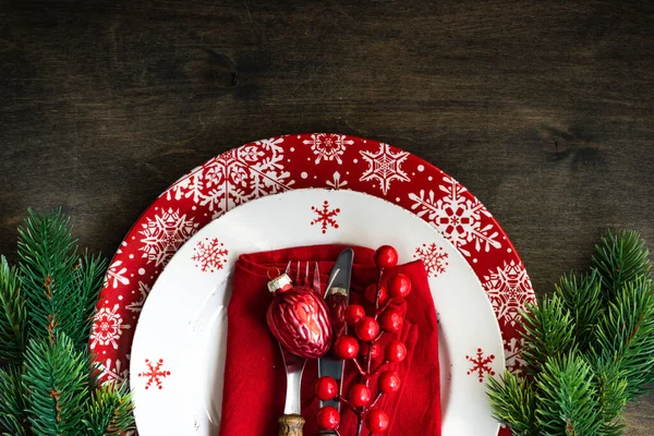 Platillo Vacío Con Decoración Festiva Cubiertos Mesa Para Cena Navidad — Foto de Stock