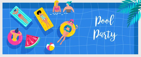 Вид сверху на пляж, вечеринка у бассейна, летние водные развлечения, сцена с большим количеством крошечных людей, персонажей, умбрелл, шаров и детей. Векторный баннер, дизайн плаката — стоковый вектор