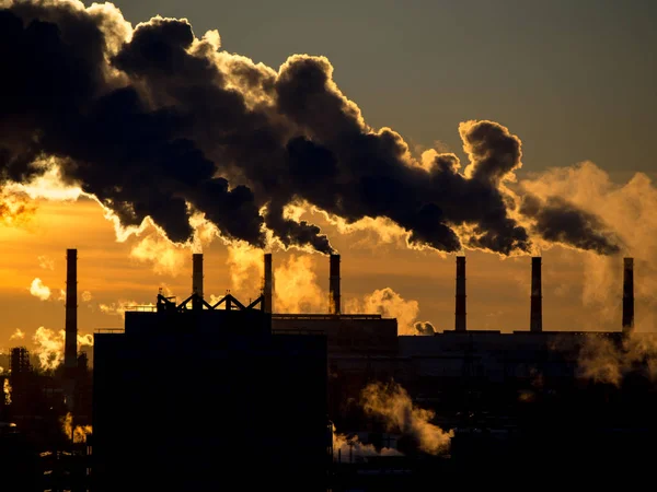 Contaminación Del Medio Ambiente Por Humos Pesados Procedentes Instalaciones Industriales —  Fotos de Stock