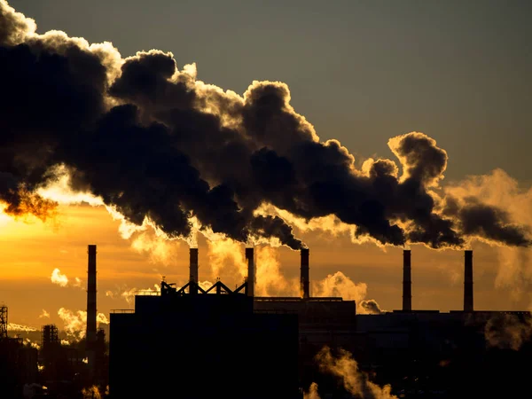 Contaminação Ambiente Por Fumaça Pesada Proveniente Instalações Industriais — Fotografia de Stock