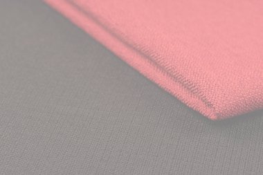 Buruşuk kumaş arka plan ve doku. Soyut arkaplan, boş şablon. Seçici odak.