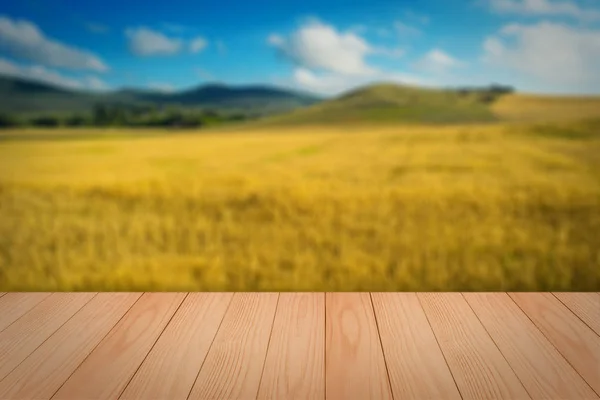 Campo Borroso Trigo Como Fondo Agrícola Primer Plano Una Mesa —  Fotos de Stock