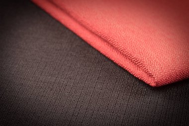 Buruşuk kumaş arka plan ve doku. Soyut arkaplan, boş şablon. Seçici odak.