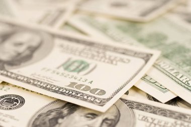 Dolar arka plan, yüz ABD Doları banknot faturaları, birçok Amerikan nakit para, seçici odak