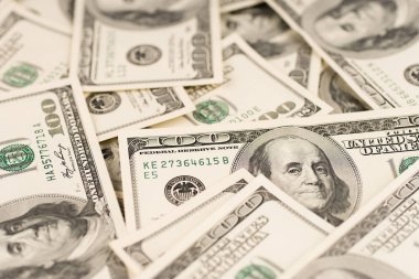 Dolar arka plan, yüz ABD Doları banknot faturaları, birçok Amerikan nakit para, seçici odak