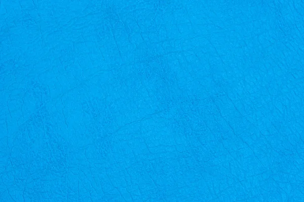Cuero de imitación de superficie con pliegues en color azul como fondo o —  Fotos de Stock
