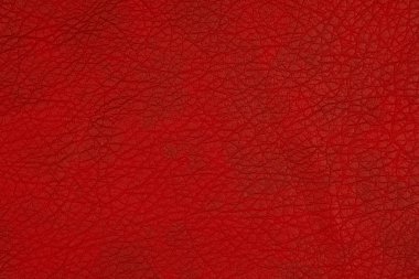 Arka plan olarak koyu kırmızı deri yüzey,