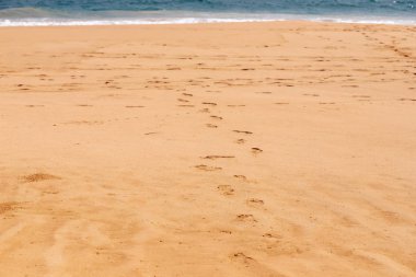 Güzel bir plaj, okyanus ve kum. Poster resort için