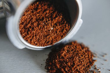 Öğütülmüş kahve ile makro kahve makinesi kolu. Espresso için Kahve Filtre Tutucu