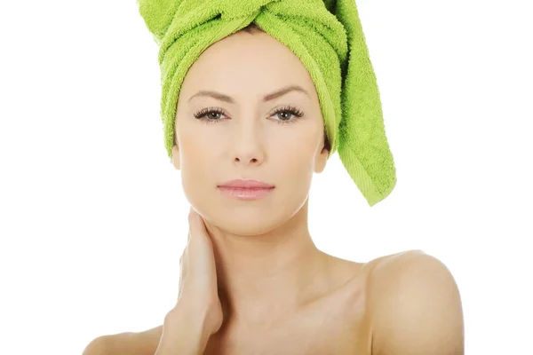 Schoonheid vrouw met tulband handdoek. — Stockfoto