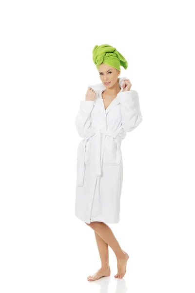 Spa 女人在浴袍和头巾. — 图库照片