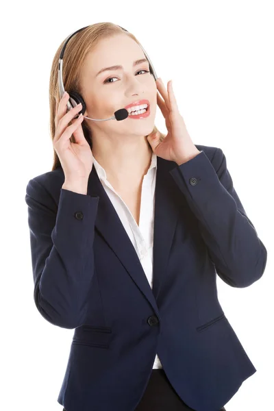 Mulher de negócios caucasiana bonita no call center . — Fotografia de Stock