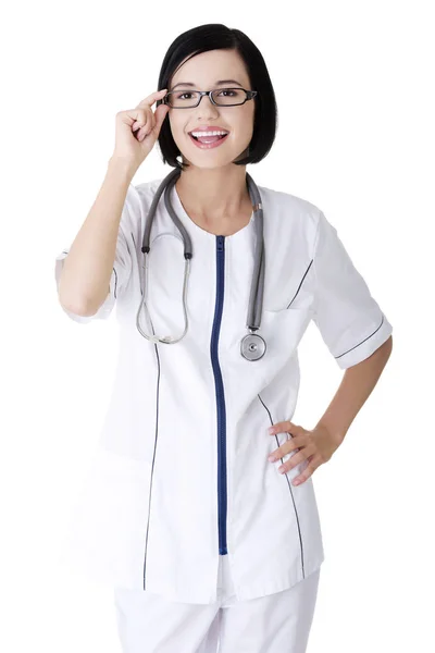 Infermiera o giovane medico in piedi sorridente . — Foto Stock