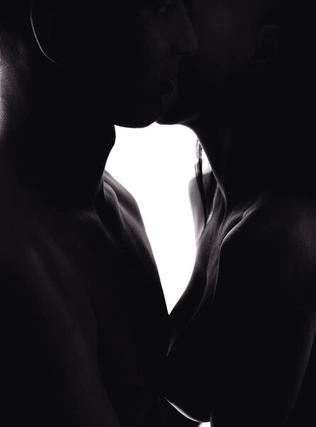 молодая влюбленная пара