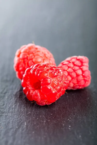 3 신선한 육즙 젖은 나무 딸기 — 스톡 사진