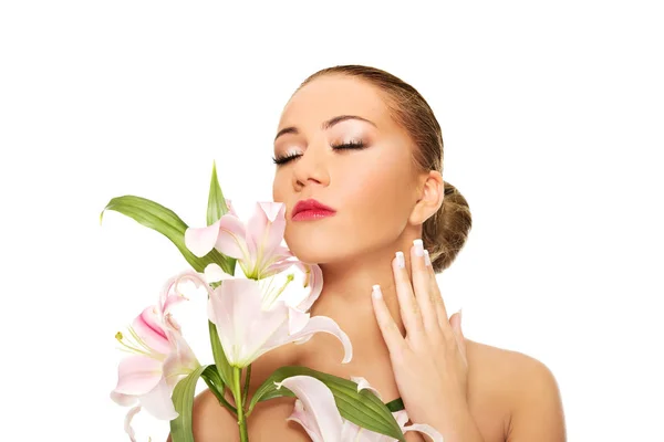 Beautiful spa woman with lily. — Stock Photo, Image