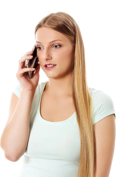 Çekici genç bir kadın telefon görüşmesi yapıyor.. — Stok fotoğraf
