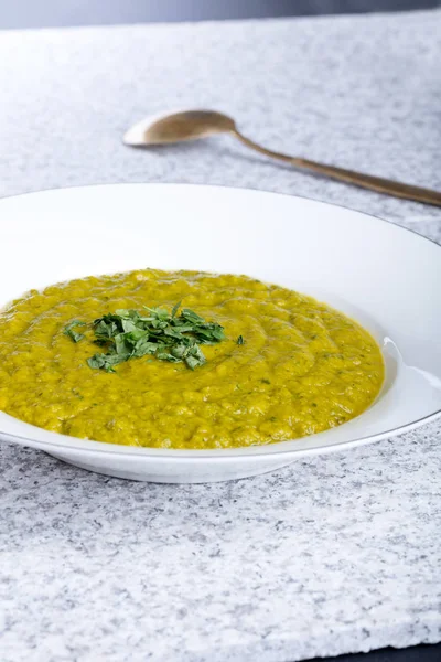 Sopa de abóbora verde com salsa — Fotografia de Stock