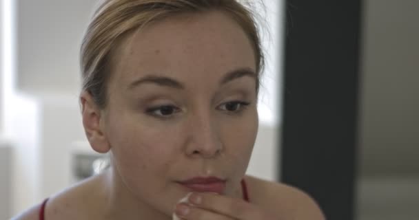 Видалення make up — стокове відео